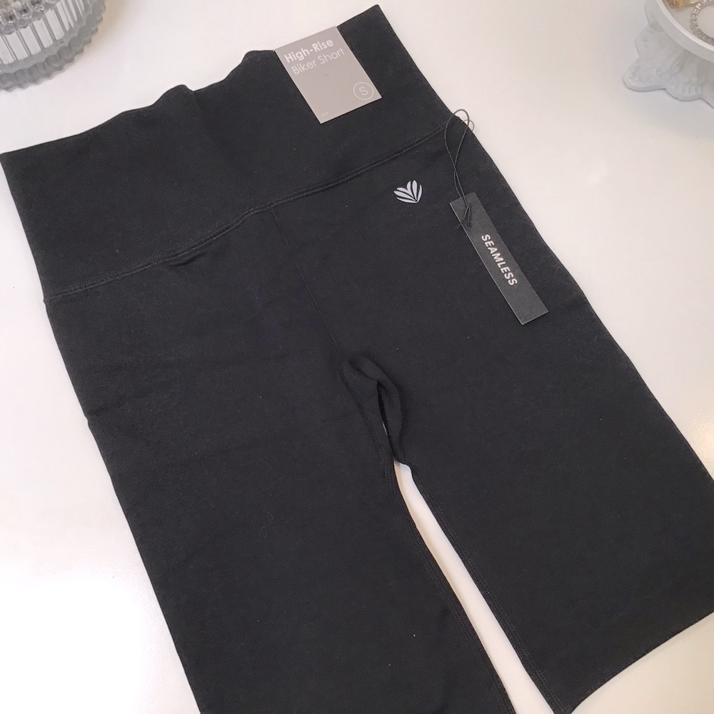 Forever 21 Sport Black Bike Short Sz S NWT